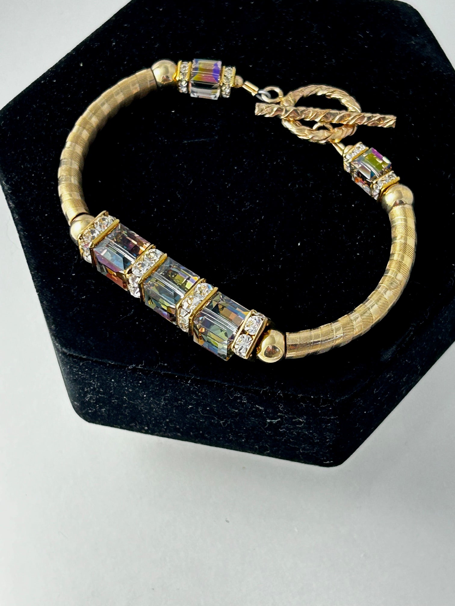Bracelet, finished jewelry, 14kt gold filled soldiers hug bracelet with purple haze crystals