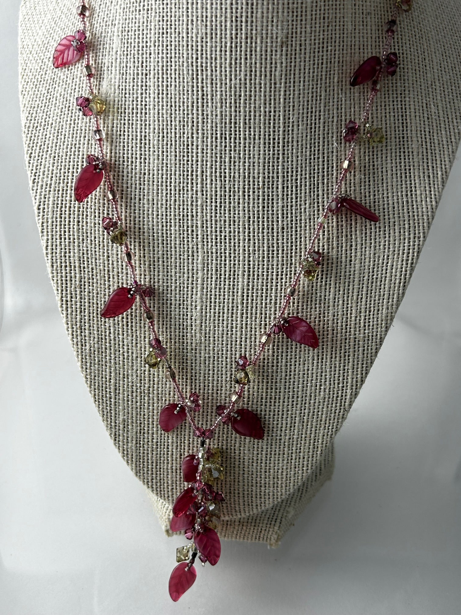Necklace, finished jewelry, Rose and jonquil satin leaf vine necklace with ext clasp