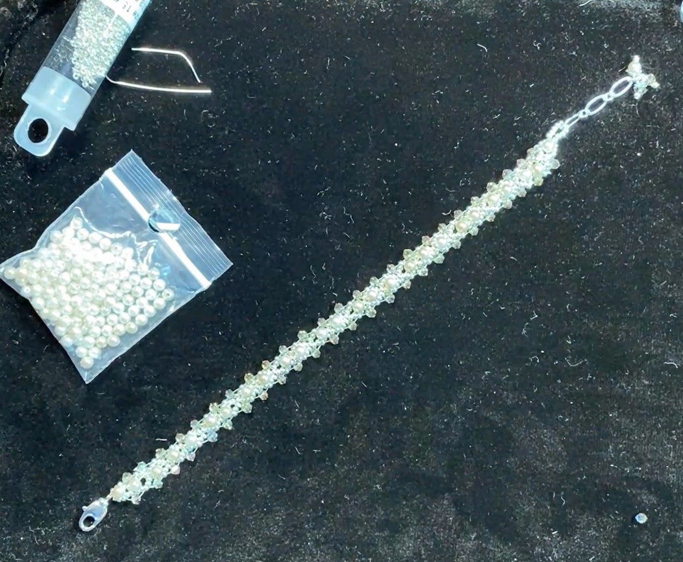 Beaded bracelet kit: Hugs and Kisses